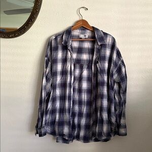 FLASH SALE | LEAVING THIS WEEK! 
Old Navy Navy and White Plaid Shirt